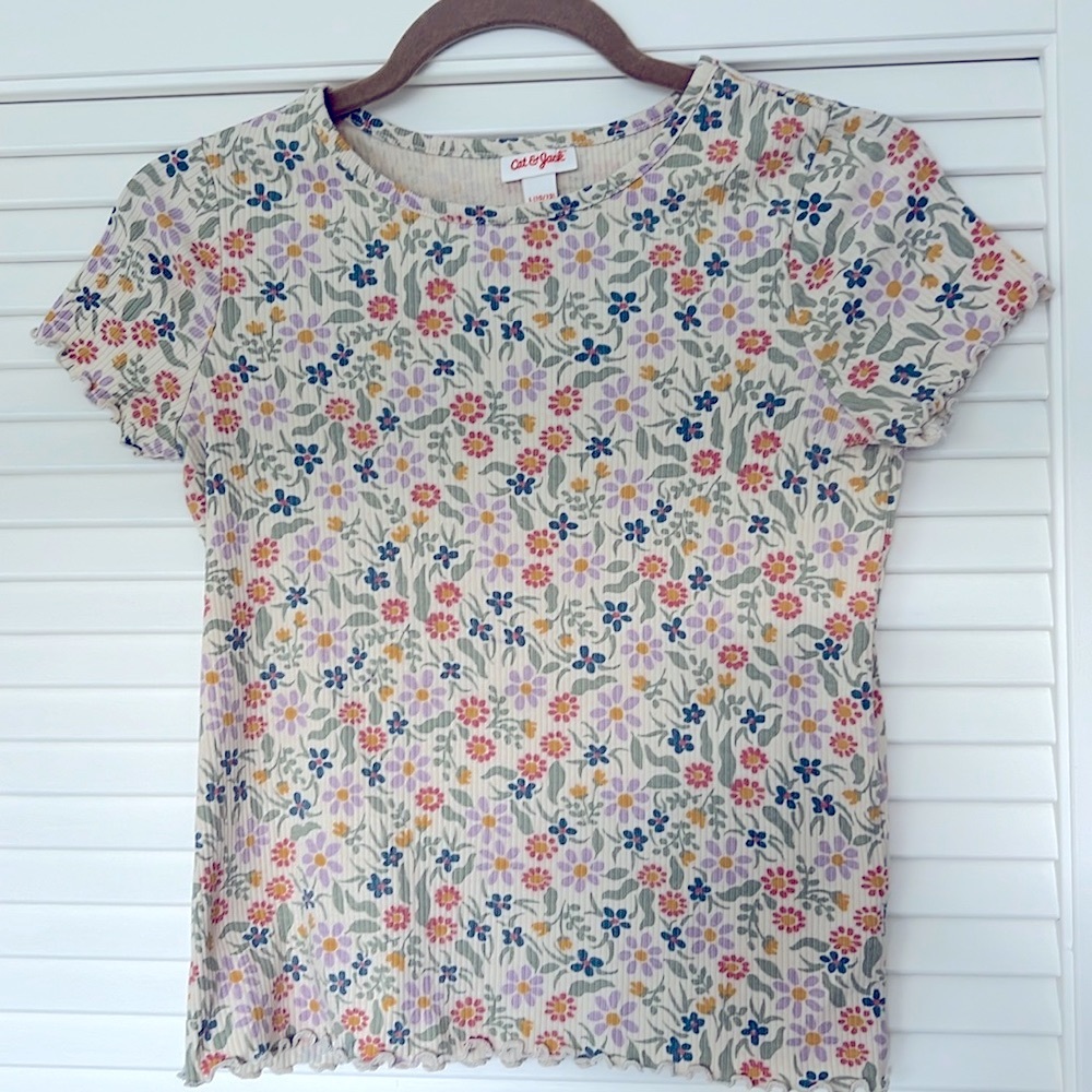 Cat & Jack girls short sleeve shirt in size L(10/12).